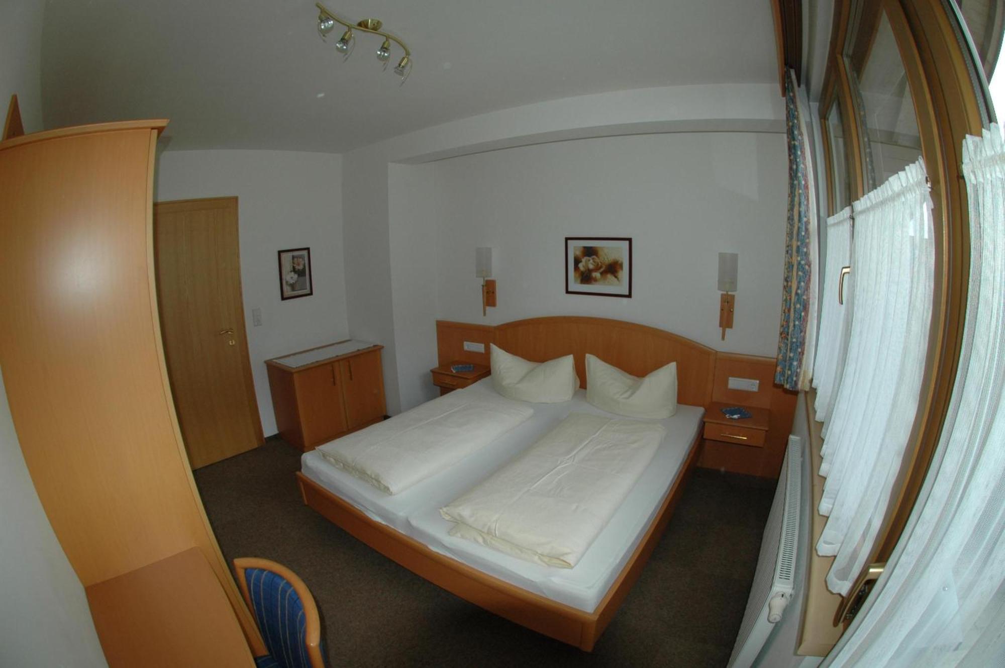 Hotel Garni Jennewein Mayrhofen Habitación foto